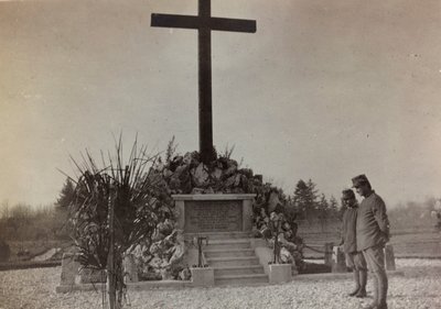 Álbum "Imágenes de la Guerra II": monumento de guerra en Gradisca de Gigliucci Gigliucci