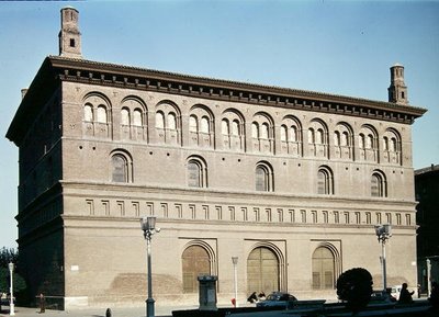Exterior de La Lonja, construida en 1551 de Gil Morlanes