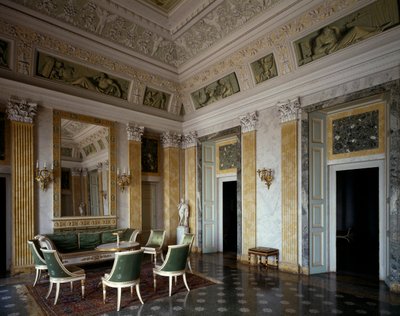 Salón central con mobiliario y decoración, Villa Melzi d