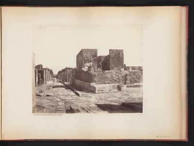 Vista del Tempio della Fortuna Augusta en Pompeya, Italia Tiempo de la Fortuna. Pompeya (título sobre objeto) de Giorgio Sommer