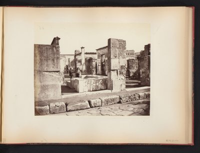 Vista de las ruinas de la Casa di Salustio en Pompeya, Italia Casa di Salustio Pompei (título sobre objeto) de Giorgio Sommer