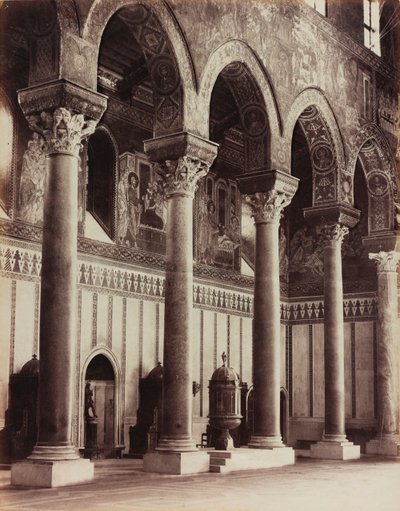 Vista interior de la Catedral de Monreale, vista del pasillo de Giorgio Sommer