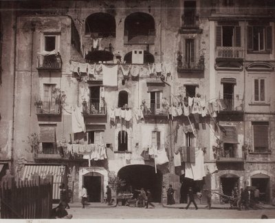«Nápoles» - Casa de vecindad en Nápoles de Giorgio Sommer