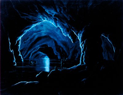 Reproducción de un grabado de la Gruta Azul en la Isla de Capri. Dentro de la gruta, tres hombres, en el borde de un saliente, saludan a un cuarto hombre, que sale de la gruta con su bote. de Giorgio Sommer
