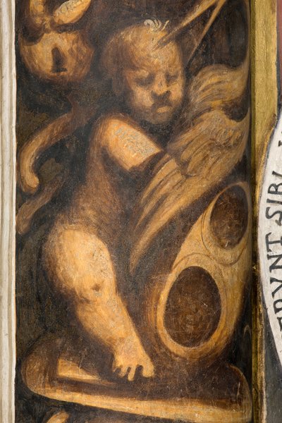 Nave central, Lesena parte superior sobre el capitel primer y segundo tramo sur, IL Pordenone, Putto, (detalle) de Giovanni Antonio Pordenone