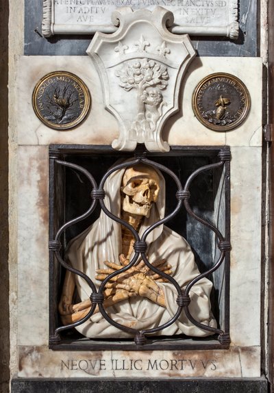 La muerte en la cárcel, de la tumba de Gisleni (escultura de mármol policromado) de Giovanni Battista Gisleni