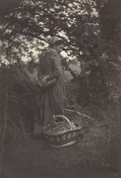 Mujer de pie con cesta en el suelo, 1870 de Giraudon