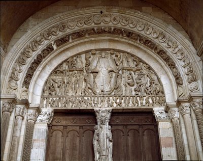 Arte románico: Tímpano esculpido representando el juicio final. Escultura del Maestro Gislebertus (ca. 1130-1140). Catedral de Saint-Lazare de Gislebertus