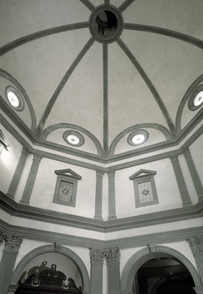 Vista de la sacristía octogonal construida según un proyecto de Giuliano da Sangallo (1445-1516) de Giuliano Giamberti da Sangallo