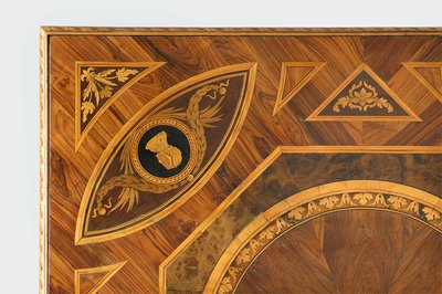 Detalle de la parte superior de una mesa de Giuseppe Maggiolini