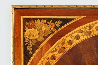 Tablero de mesa con tarsia floral de Giuseppe Maggiolini