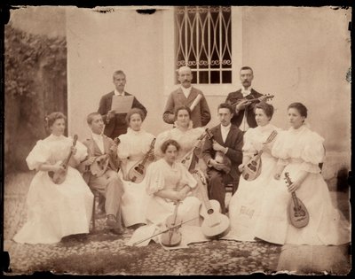 Retrato de grupo de músicos sentados, c.1900 de Giuseppe Wulz
