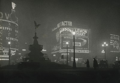 Piccadilly Circus años 50 de Godfrey Macdominic