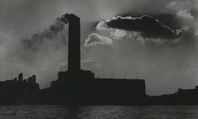 Central eléctrica junto al Támesis, Londres Años 50 de Godfrey Macdominic