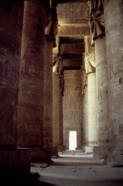 Columnas con cabezas de Hathor en la Sala Hipóstila, c.125 a.C.-60 d.C. de Greco Roman