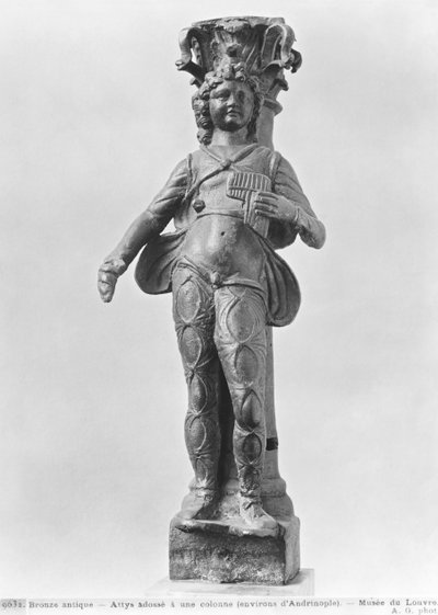 Attis recostado contra una columna, período helenístico (bronce) de Greek