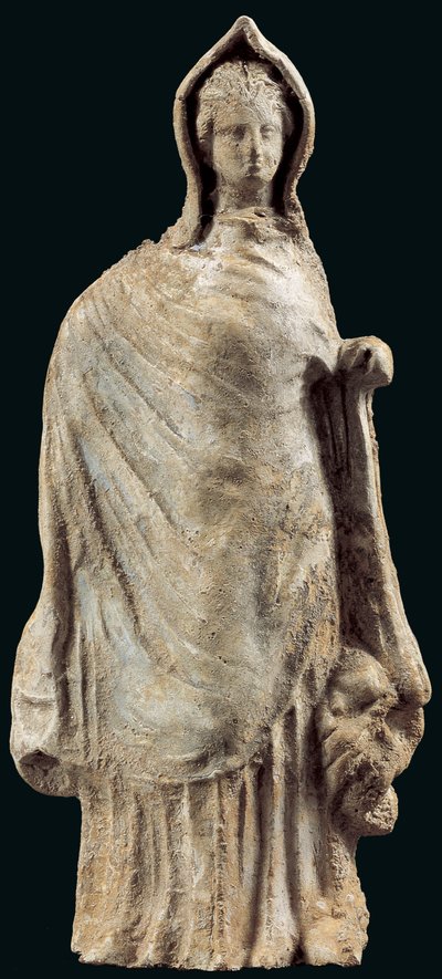 Figurilla de una mujer con quitón e himatión cubriendo su cabeza, posiblemente de Myrina, Asia Menor, 250-200 a.C. de Greek