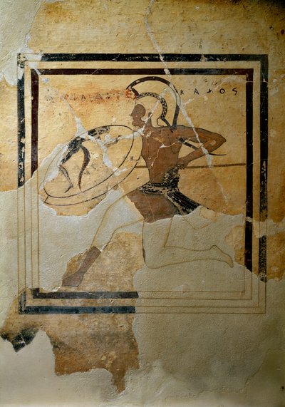Arte griego: pinax (tablilla votiva) de terracota representando a un hoplita en plena carrera 520-510 a.C. Dim. h. 65,5 cm Atenas, Museo de la Acrópolis (inv. 67) de Greek