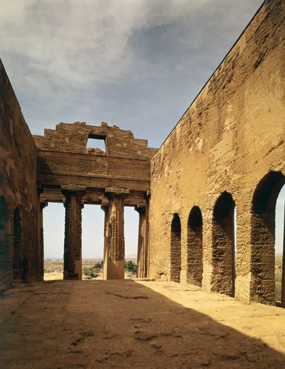 Vista interior del Templo de la Concordia de Greek