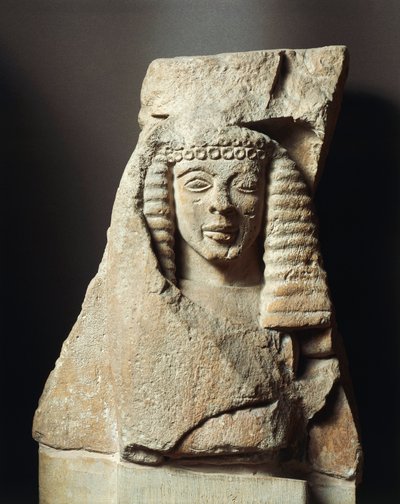 Fragmento de metopa con figura femenina, de Micenas, Grecia, siglo VII a.C. de Greek