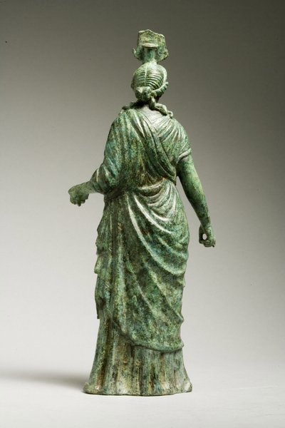 Vista trasera de una estatua de Isis Fortuna, helenística, siglo I a.C.-siglo I d.C. (detalle) de Greek
