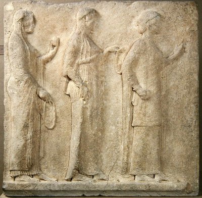 Las Tres Gracias, relieve del Pasaje de los Theores, de Thasos, c.470 a.C. (mármol) de Greek