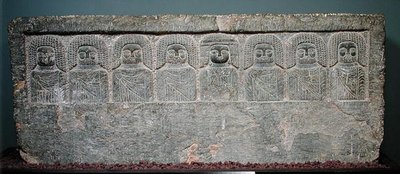 Estela con ocho divinidades libias, de Borj Helal, siglo II-I a.C. de Greek