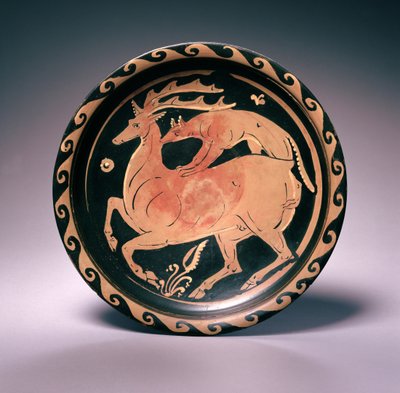 Plato de figuras rojas de Apulia, atribuido al Pintor de Lampas, c.350-325 a.C. (terracota) de Greek School