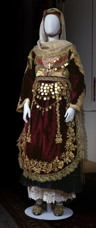 Traje nupcial de la isla de Salamina de Greek School