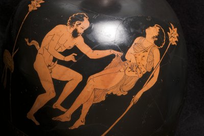 Detalle de una figura roja en cuclillas lekythos (terracota) (véase también 325673) de Greek School