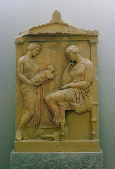 Estela funeraria que representa a una criada sosteniendo un bebé hacia una mujer sentada de Greek School