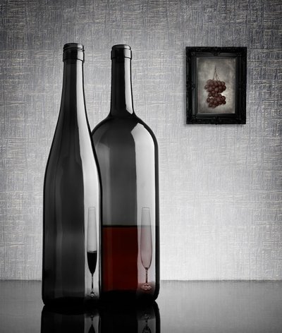 Elegante bodegón con vino de Greg Brave