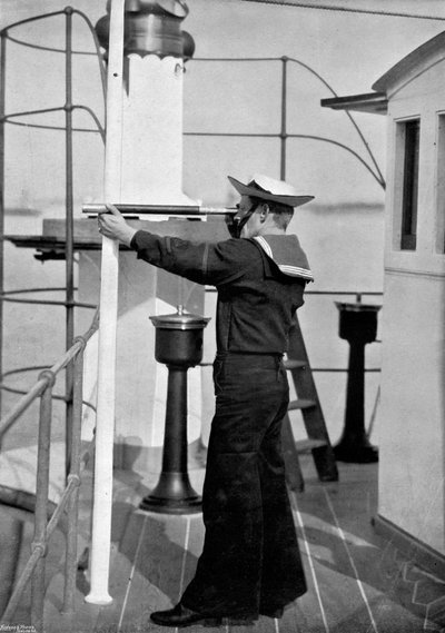 Un vigía en el puente de un buque de guerra británico, 1896 de Gregory and Co
