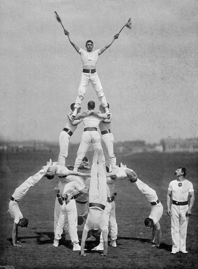 Exhibición por el personal del gimnasio de Aldershot, Hampshire, 1895 de Gregory and Co