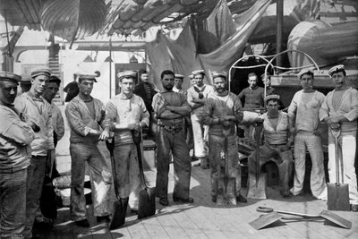 Algunos de los fogoneros del acorazado HMS Camperdown de Gregory and Co