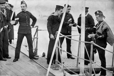 El cartero del barco subiendo a bordo, 1896 de Gregory and Co