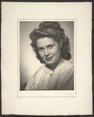 [Retrato de una mujer] de Günther Krampf