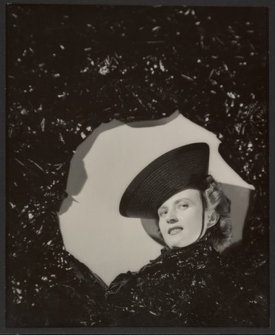 [Mujer con sombrero] de Günther Krampf