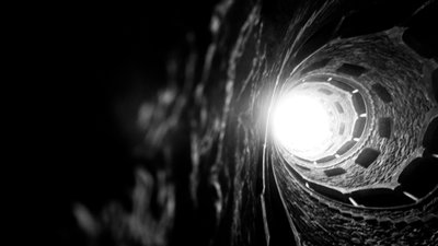 Luz en el pozo iniciático, 2018 (fotografía) de Guilherme Pontes