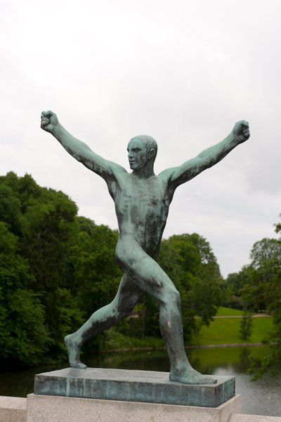 Escultura del hombre alegre en el Parque Frogner, Oslo, Noruega de Gustav Vigeland