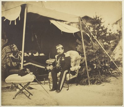 Oficiales sentados en una tienda, Camp de Châlons de Gustave Le Gray