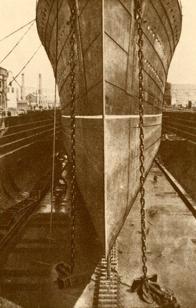 El Mauretania en dique seco, c1930 de H. Aslin
