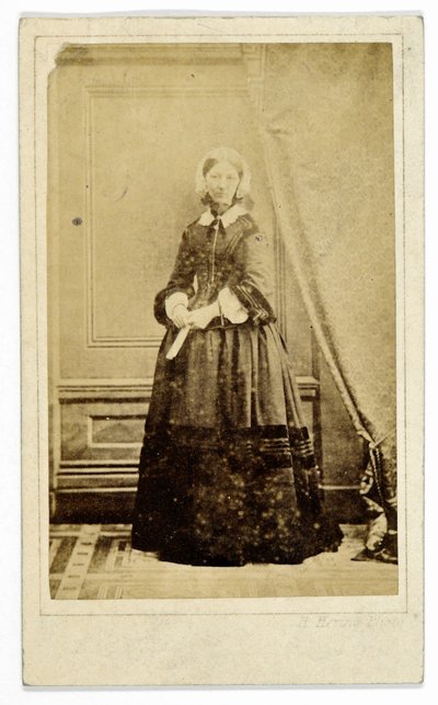 Carte-de-visite de Florence Nightingale, c.1858 (foto en blanco y negro) de H. Hering