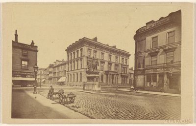 Estatua de la Reina y Club House, Glasgow. de H. Macfarlane