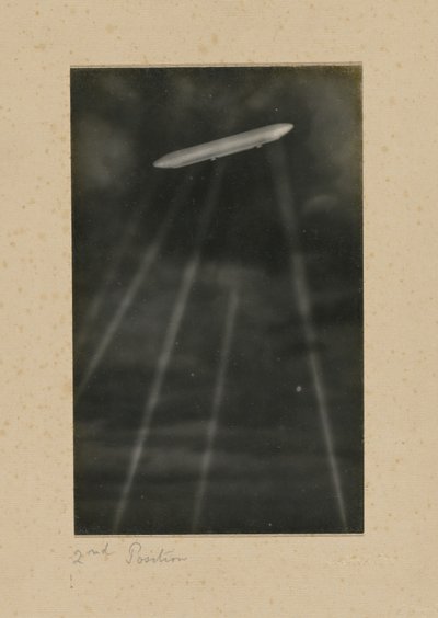 [El derribo de un dirigible alemán sobre Londres] de H. Scott Orr