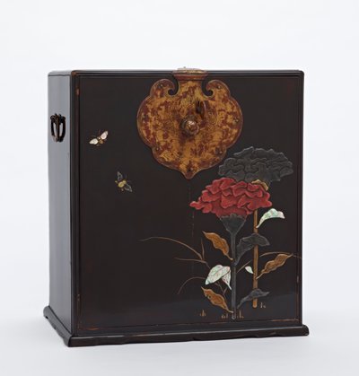 Gabinete con accesorios de metal dorado, período Edo, finales del siglo XVII-mediados del siglo XVIII de Haritsu Ogawa