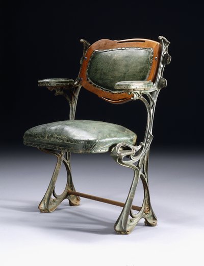 Silla de hierro y madera diseñada para el Concert Hall Humbert de Romans, París de Hector Guimard
