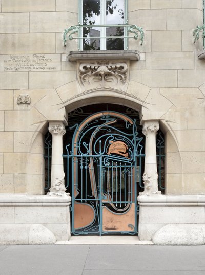 Puerta de entrada del Castel Beranger, construido entre 1895 y 1898 en el distrito 16 de París de Hector Guimard