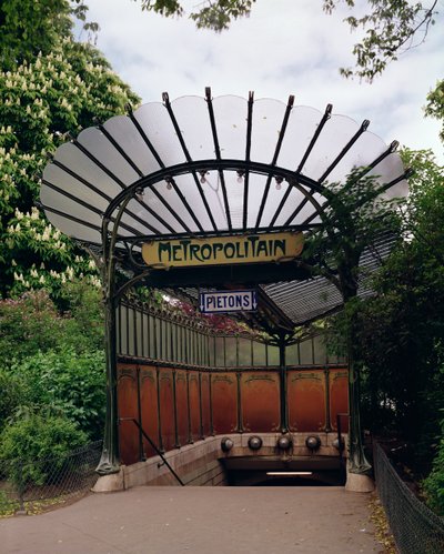 Entrada al Metro Porte Dauphine, diseñada por Hector Guimard (1867-1942) de Hector Guimard