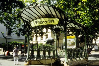 Estación de metro Abbesses en París, Francia de Hector Guimard